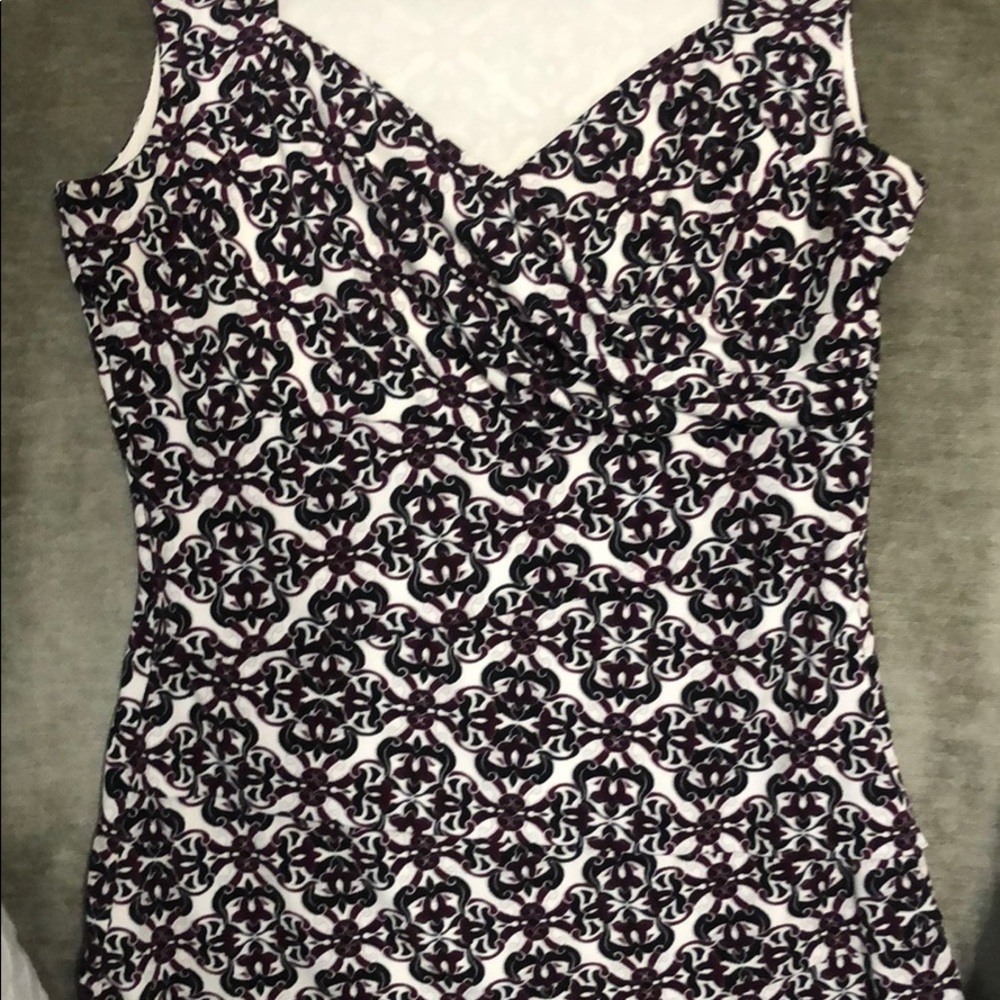 Top, slimming and flattering, small